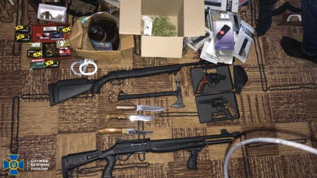 У Києві СБУ викрила угруповання, яке займалось контрабандою зброї. ФОТО