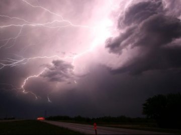 Синоптики попереджають про грози на Волині