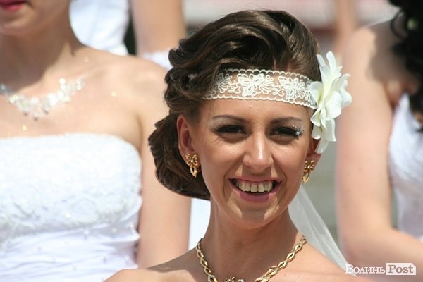 Парад наречених у Луцьку. ФОТО