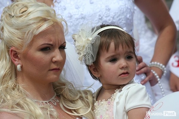 Парад наречених у Луцьку. ФОТО