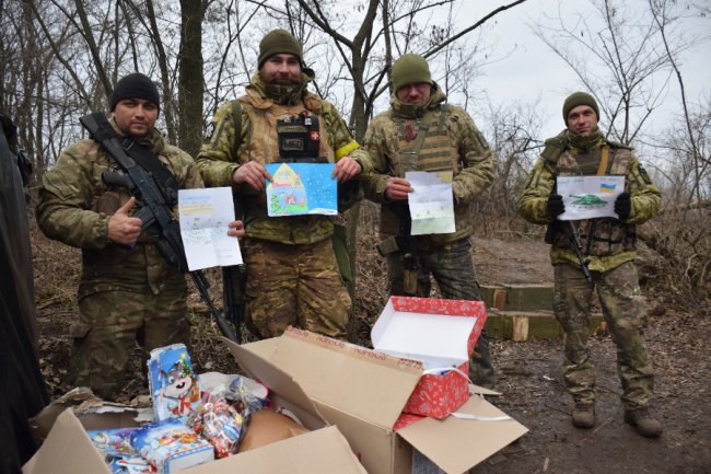 Юні каратисти з Луцька передали новорічні подарунки воїнам у Бахмут
