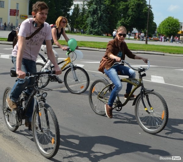 Велодень у Луцьку зібрав більше тисячі людей. ФОТО 