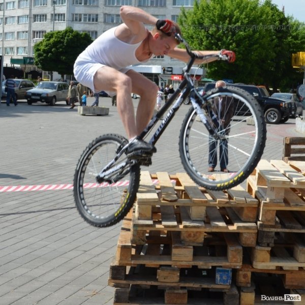 Велодень у Луцьку зібрав більше тисячі людей. ФОТО 