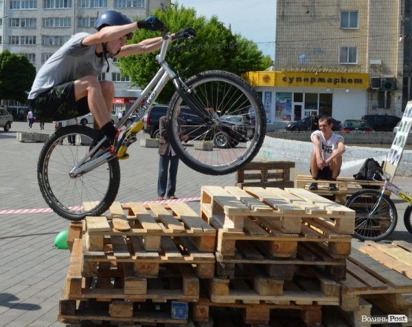 Велодень у Луцьку зібрав більше тисячі людей. ФОТО 