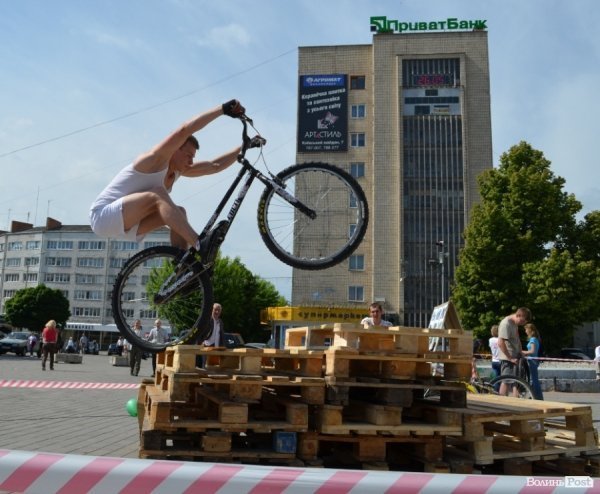 Велодень у Луцьку зібрав більше тисячі людей. ФОТО 