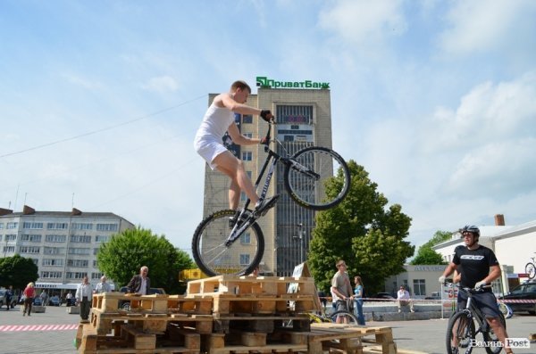 Велодень у Луцьку зібрав більше тисячі людей. ФОТО 