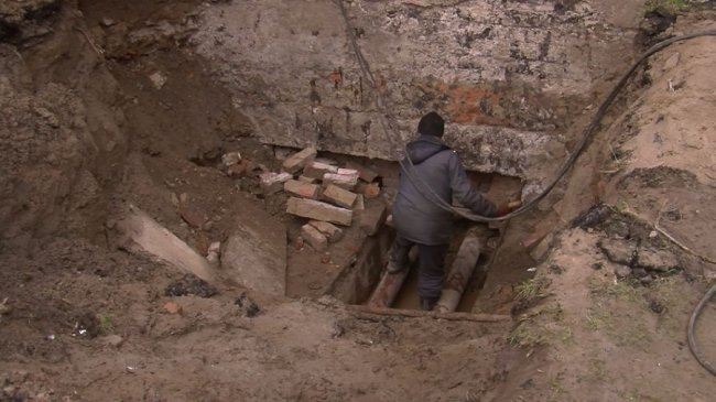 У Луцьку вже два дні ремонтують теплову мережу. ВІДЕО