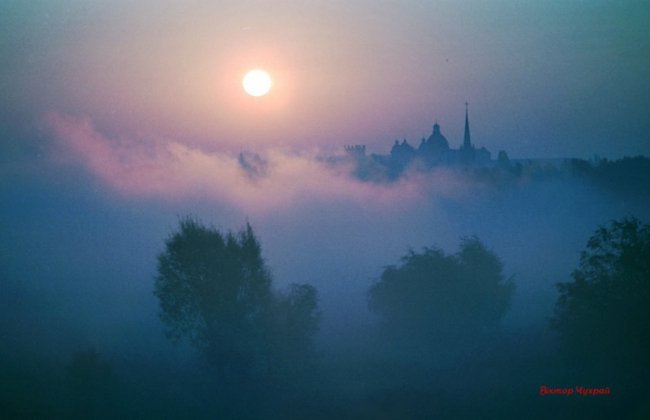 Луцький фотограф показав заворожуючий туман над містом. ФОТО