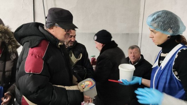 Пів сотні гарячих обідів щодня: як у місті на Волині працює благодійна їдальня