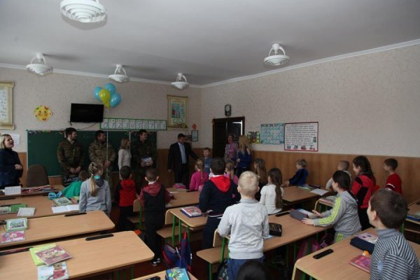 Сину волинського Героя влаштували сюрприз посеред уроку