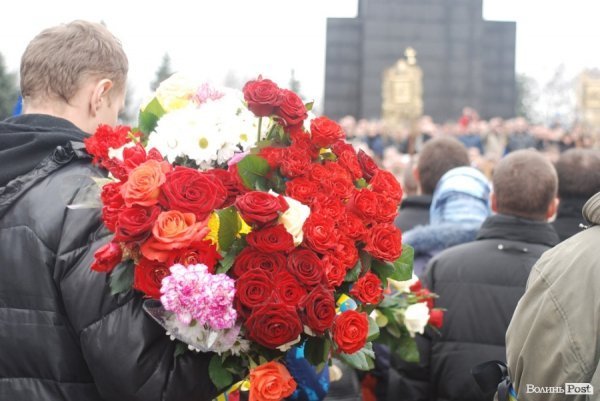 У Луцьку поховали Героя Майдану. ФОТО