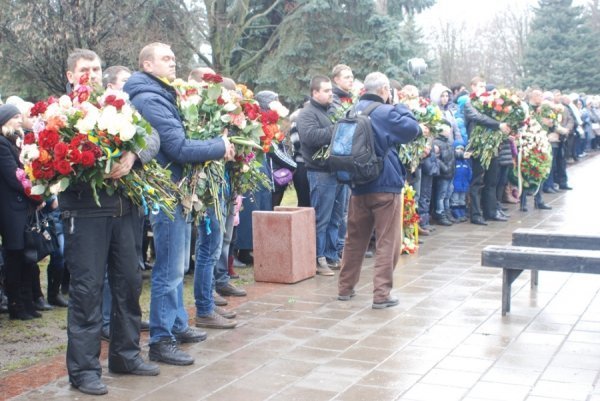 У Луцьку поховали Героя Майдану. ФОТО