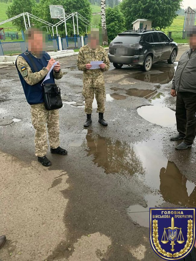 Прикордонники сприяли контрабанді цигарок до Румунії. ФОТО