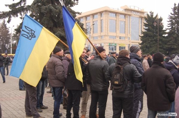 Як луцький Майдан ішов у  наступ на Волинську ОДА. ФОТО