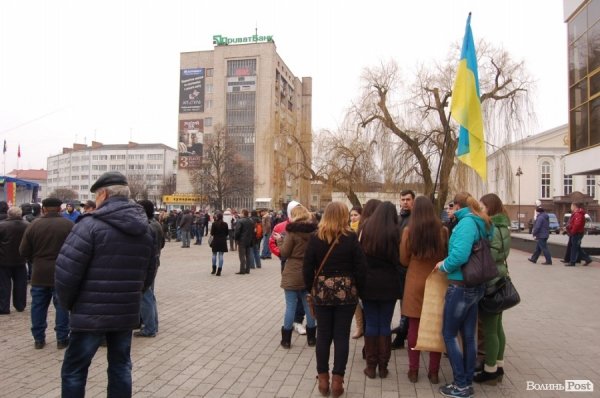 Як луцький Майдан ішов у  наступ на Волинську ОДА. ФОТО