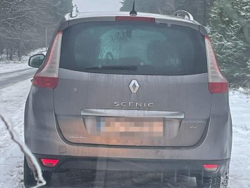 Перевозив безакцизні цигарки: на Волині водій намагався дати хабар поліцейським