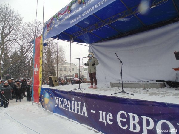Віче на луцькому Євромайдані. ФОТО