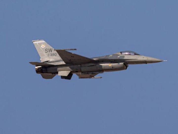 В Україні розбився F-16, пілот вижив