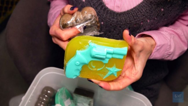 Хворий на ДЦП юнак з Волині виготовляє мило ручної роботи