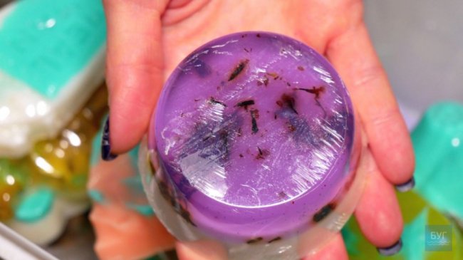 Хворий на ДЦП юнак з Волині виготовляє мило ручної роботи