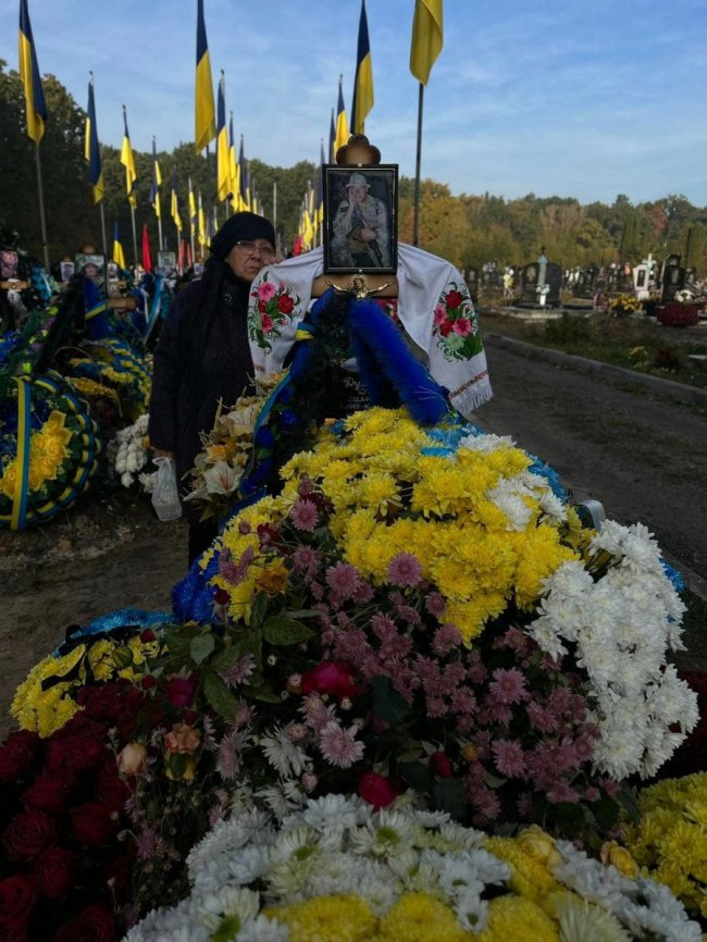 У Луцькому районі невідомі пограбували могилу Героя