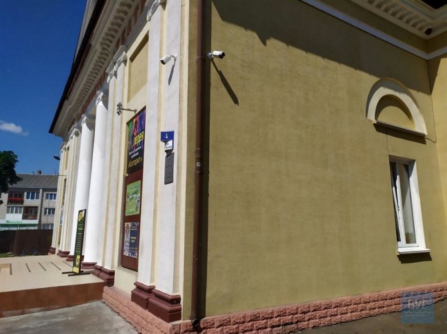 У волинському місті встановили пункт підзарядки гаджетів, який працює на сонячних батареях. ФОТО