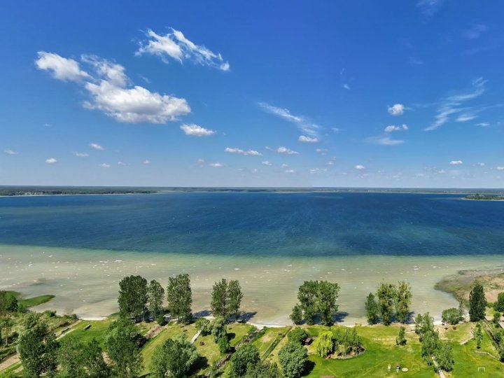Чи безпечно купатись на Світязі: все що треба знати про підготовку до сезону
