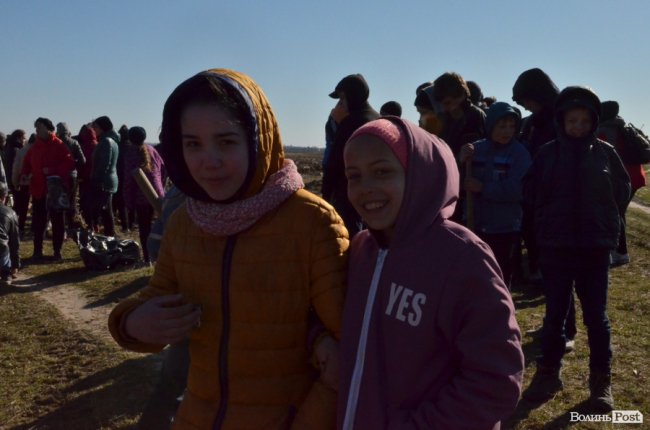 Екологічна акція у Промені, або Як у шквальний вітер народжувався новий ліс. ФОТО