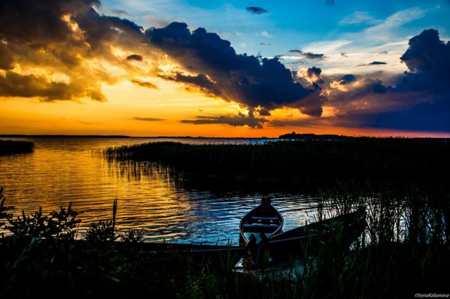 Край неба палає: захопливий захід сонця на Світязі. ФОТО