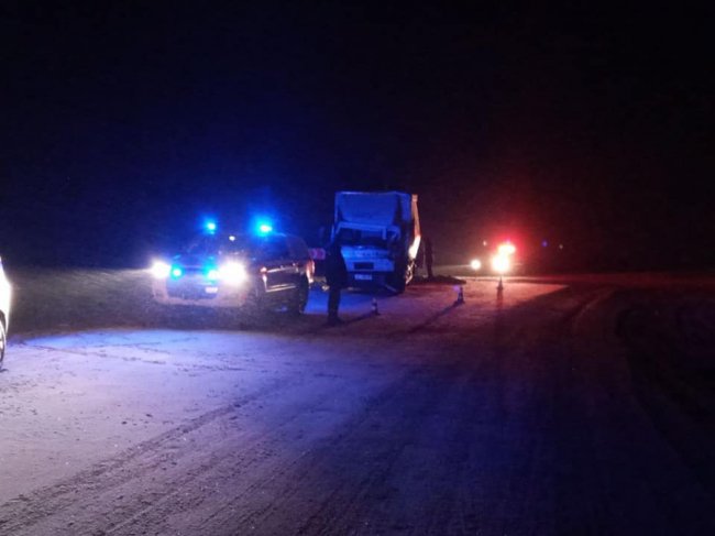 На автодорозі Доманово-Ковель-Чернівці-Тереблече – аварія: водія вантажівки «вирізали». ФОТО