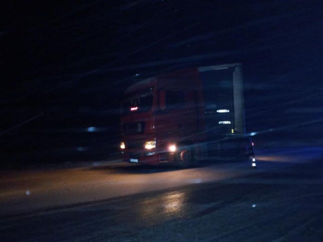 На автодорозі Доманово-Ковель-Чернівці-Тереблече – аварія: водія вантажівки «вирізали». ФОТО