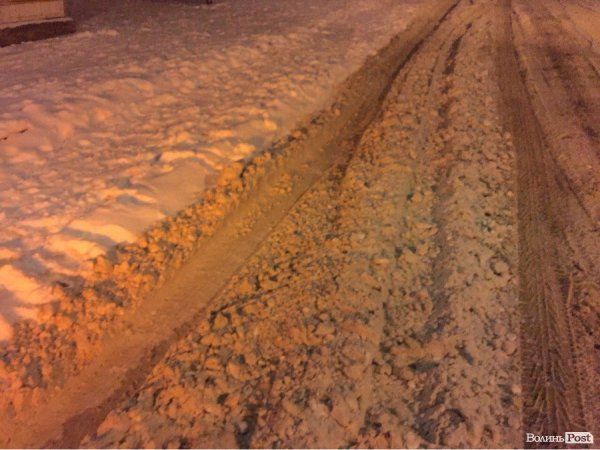 Пр. Відродження не розчищений