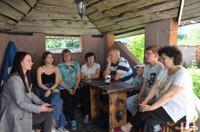 «Ми не могли повірити, що так буває». ЖІНКА З ЛУЦЬКА БЕЗОПЛАТНО ПРИХИСТИЛА ДЕКІЛЬКА СІМЕЙ ПЕРЕСЕЛЕНЦІВ