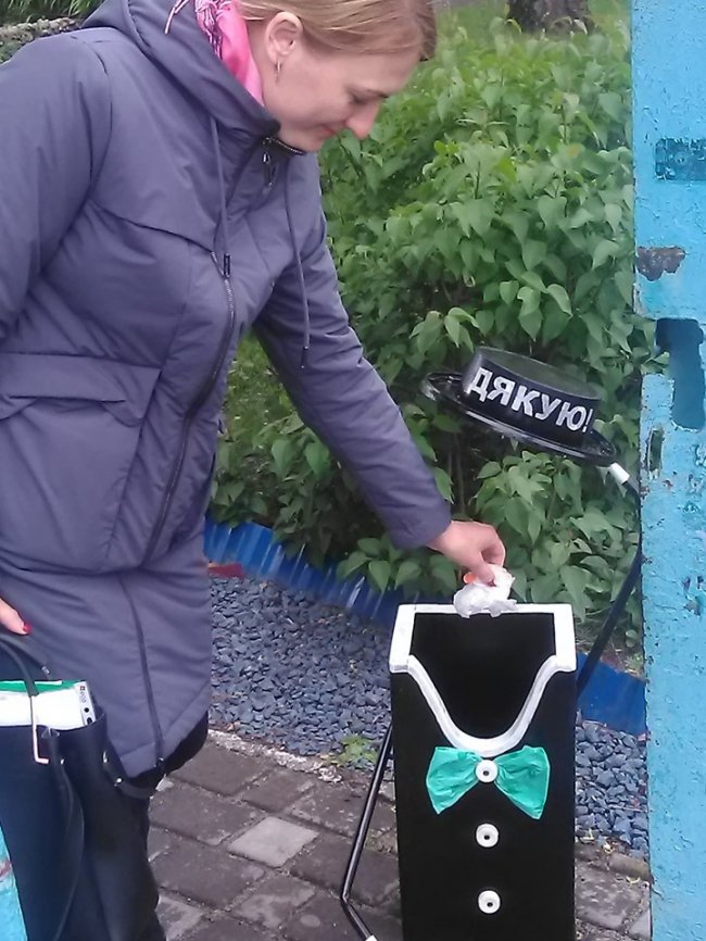 У волинській школі встановили смітники «джентльмени». ФОТО