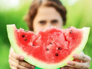 Повідомили, чи безпечно волинянам їсти перші кавуни.ВІДЕО