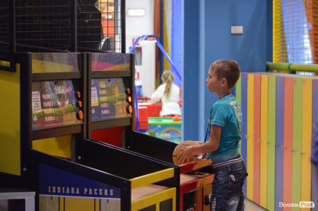 Діти наших Героїв: у «ПортСity» розважали дітей волинських атовців