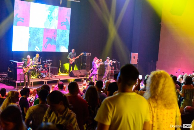 «Шухер, граждане! На сцене психопат!»: яким був концерт гурту «Ляпіс 98» у Луцьку: ФОТОРЕПОРТАЖ