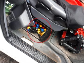 Через Волинь намагалися провезти незадекларовані запчастини до сільськогосподарської техніки. ФОТО