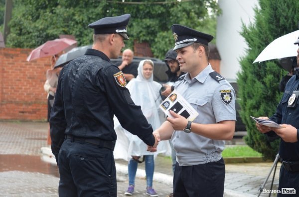 У Луцьку поліцейські отримали нові погони і звання. ФОТО