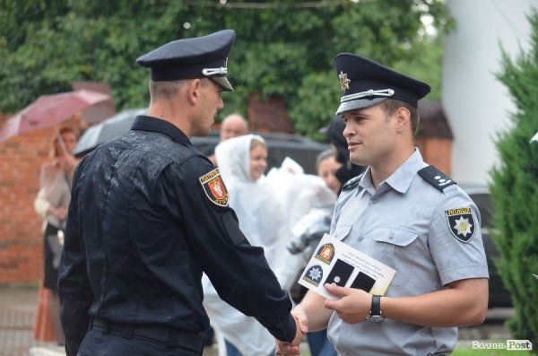 У Луцьку поліцейські отримали нові погони і звання. ФОТО