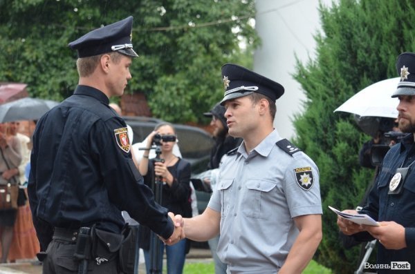 У Луцьку поліцейські отримали нові погони і звання. ФОТО