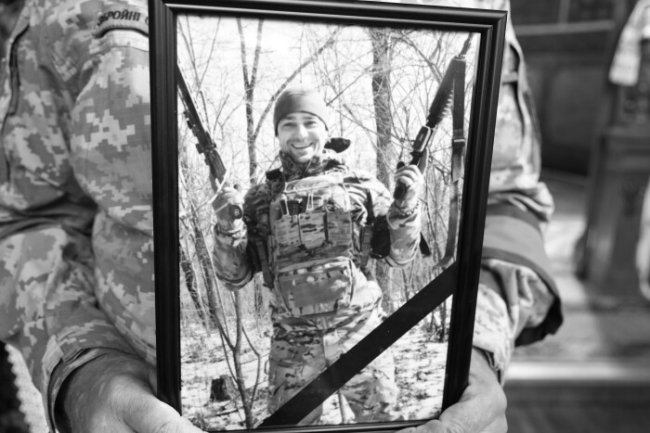 Загинув на Сумщині: у Луцькій громаді провели в останню дорогу воїна Романа Любиха
