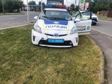 На Рівненській у Луцьку потрапила в аварію машина патрульної поліції. ФОТО