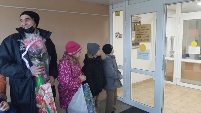 Пологи приймав 15-річний син: у Луцьку з перинатального виписали жінку, яка народила в бусі