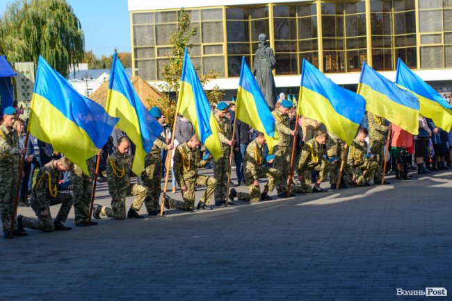 У центрі Луцька майже пів тисячі ліцеїстів склали присягу. ФОТО