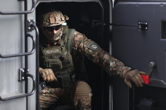 «Без єдиного пострілу»: у Києві затримали чоловіка, який погрожував підірвати міст. ФОТО