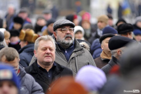 Фото прощання з міським головою Луцька Миколою Романюком