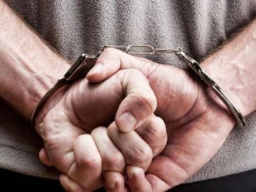 Ганявся з вилами: п'яний волинянин побив колишню дружину 