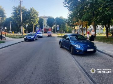 У центрі Луцька водійка Volkswagen збила велосипедиста