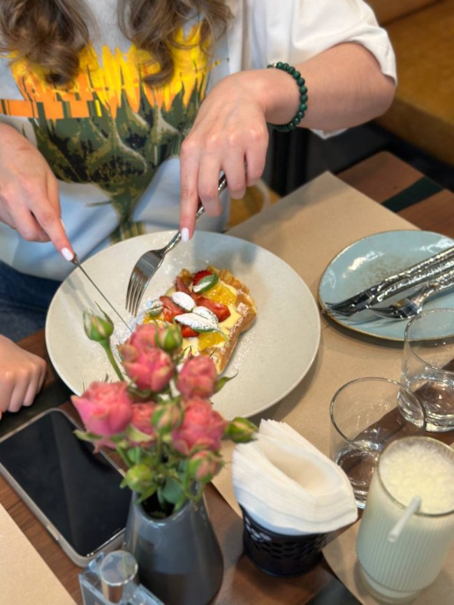 У Луцьку відкрилося сімейне кафе «Golden Waffles family»: смачні новинки, меню та ціни